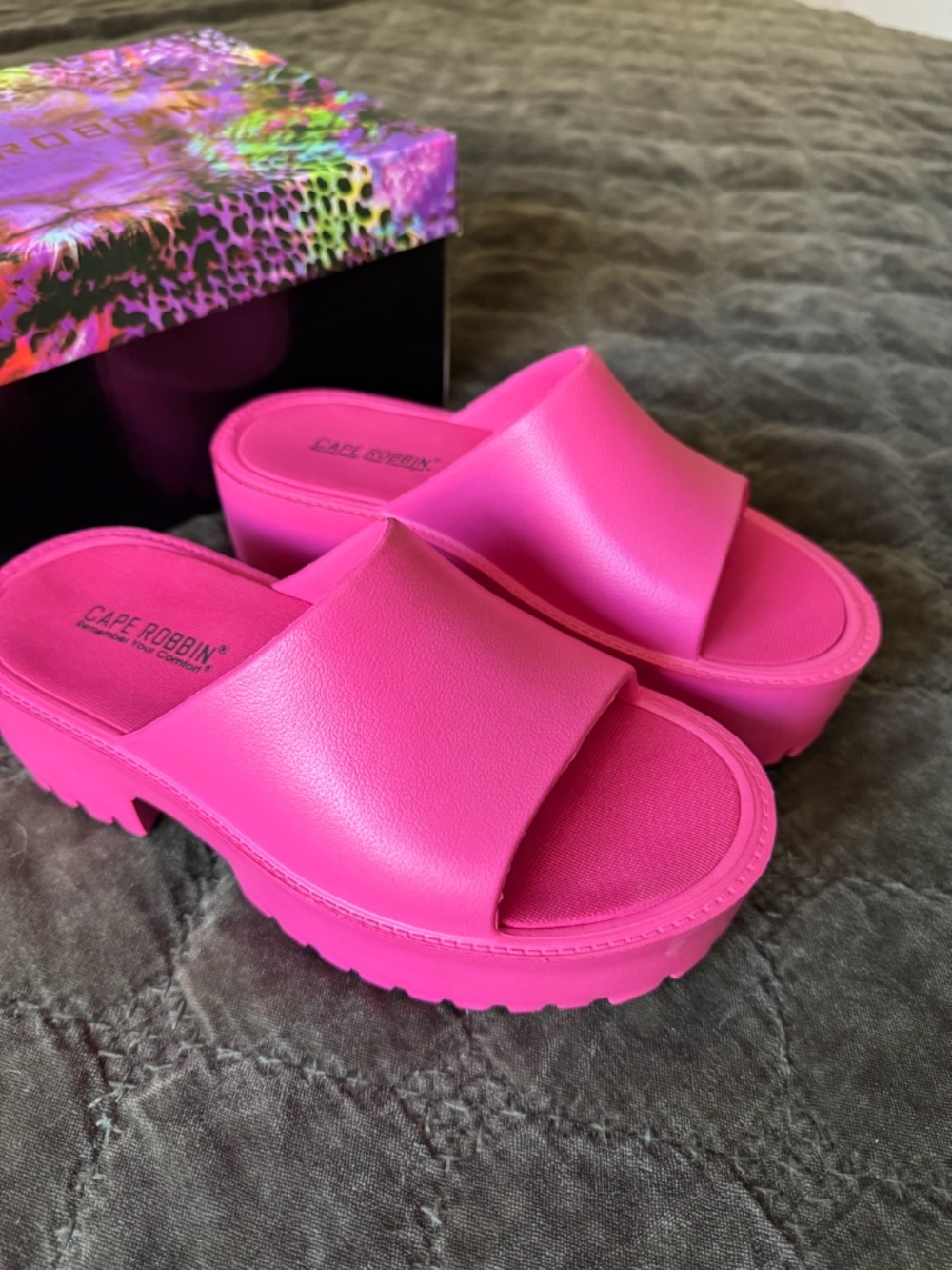 Cape Robbin Oriya Pink Platform Slides Chunky Lug Sole Sandals Womens Size 7 - Picture 5 of 6